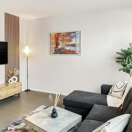 Modern Living: Hamburg & Baltic Sea Within 30 Min *