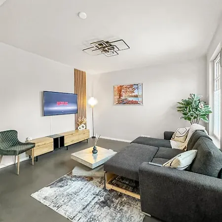 Modern Living: Hamburg & Baltic Sea Within 30 Min Аренсбург