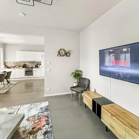 Modern Living: Hamburg & Baltic Sea Within 30 Min Апартаменты Аренсбург