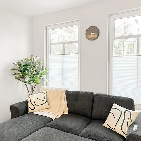 Modern Living: Hamburg & Baltic Sea Within 30 Min *